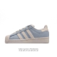 阿迪达斯 ADIDAS SUPERSTAR 三叶草经典贝壳头系列 新款休闲板鞋潮流女士运动鞋 。鞋面柔软皮革材质 标志性的贝壳鞋头，锯齿三条纹，简约的线条。就连