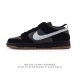 真标 耐克 Nike Dunk Low 男女士运动鞋复古滑板鞋 Sb系列经典运动鞋，采用天然皮革，经久耐穿，塑就如元年款 Dunk 般的复古质感。鞋头透气孔，搭