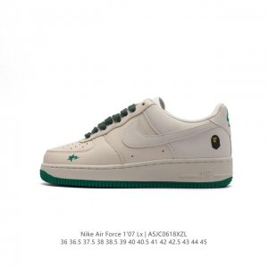 公司级 耐克 Nike Air Force 1 '07 Low 空军一号含气垫 低帮百搭厚底增高休闲运动板鞋。柔软、弹性十足的缓震性能和出色的中底设计，横跨复古
