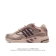 公司级 阿迪达斯 Bad Bunny X Adidas Originals Response Cl 复古休闲跑步鞋 奶油坏痞兔老爹鞋，你很难不注意到音乐人“坏痞