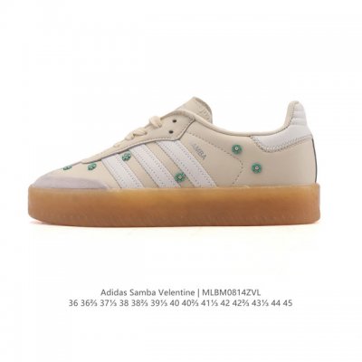 Adidas 阿迪达斯 男女款运动鞋 三叶草Samba Velentine 休闲鞋 德训鞋 复古板鞋经典运动鞋。一款阿迪达斯的Samba面包鞋，该鞋具有厚实的用