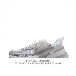 公司级 Nike 耐克 V2K Run 减震防滑 复古低帮跑步鞋 超火复古跑鞋，采用太空革组合呼吸网眼布鞋面材质，搭载正确4层组合底模，嵌入tpu加固稳定模块,