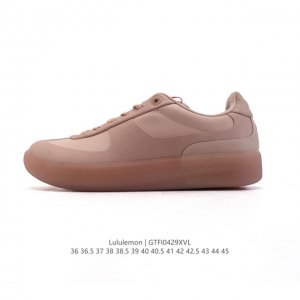 公司级 Lululemon Cityverse 露露乐蒙 板鞋 小白鞋，Lulu家的第一双男女款板鞋，做的真心不错，颜值挺高的，上脚很轻盈，脚感还算舒适，整体以