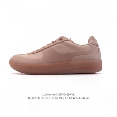公司级 Lululemon Cityverse 露露乐蒙 板鞋 小白鞋，Lulu家的第一双男女款板鞋，做的真心不错，颜值挺高的，上脚很轻盈，脚感还算舒适，整体以
