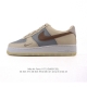 耐克 Nike Air Force 1 '07 Low 空军一号含气垫 低帮百搭厚底增高 小白鞋 休闲运动板鞋。柔软、弹性十足的缓震性能和出色的中底设计，横跨复