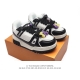 公司级 路易威登 Louis Vuitton Lv路易威登板鞋 时尚运动鞋 潮厚底增高鞋 。舒适防滑底和百搭性霸屏整个时尚娱乐圈，细节调整完美主义！采用柔软皮革