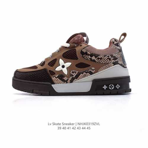 180 【公司级】Lv Skate Sneaker 路易威登 2025年新款 蛇纹鞋面运动板鞋 蛇年限定 春夏秀场初次亮相，此次以粒面牛皮革焕新呈现。加垫鞋领和