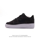 耐克 Nike Air Force 1 '07 空军一号男女子运动鞋复古篮球鞋，巧妙结合复古美学和新潮魅力，旨在致敬 40 年来风靡世界的元年款篮球鞋。织物拼接