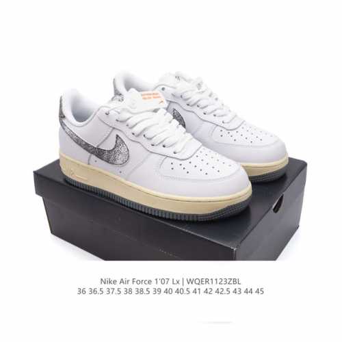 耐克 Nike Air Force 1 '07 Low 空军一号含气垫 小白鞋 低帮百搭厚底增高休闲运动板鞋。柔软、弹性十足的缓震性能和出色的中底设计，横跨复古