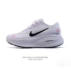 公司级 耐克 Nike Vomero 18 厚底增高老爹运动跑步鞋。全新 Vomero 提供比以往更多的緩衝效能以及該系列有史以來最高的鞋底高度，結合 Nike
