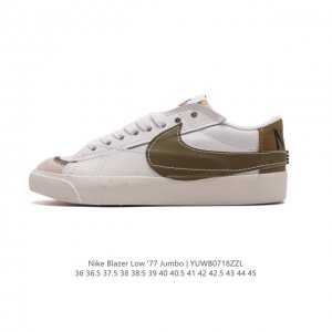 耐克 Nike Blazer Low '77 Jumbo 运动鞋，抓地板鞋，革新重塑经典街头人气鞋款，采用人气传统外观，巧搭大号耐克勾勾设计和宽大鞋带。柔软泡绵