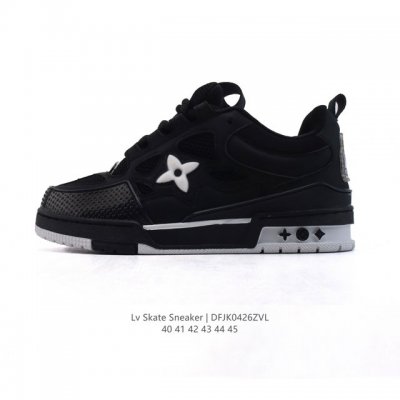 Lv Skate Sneaker 路易威登 2025年新款运动板鞋 蛇年限定 春夏秀场初次亮相，此次以粒面牛皮革焕新呈现。加垫鞋领和鞋舌援引滑板鞋设计，科技鞋带