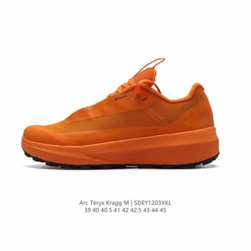 公司级 Arc'Teryx 始祖鸟 Kragg Insulated 男款登山鞋 Kragg是一款备受推崇的登山鞋，以其出色的舒适性和耐用性而闻名。这款鞋采用vi