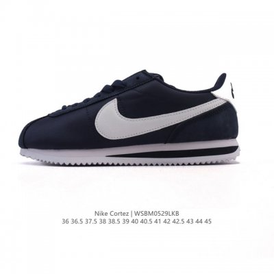 Nike Classic Cortez Nylon 耐克阿甘鞋男女子运动鞋。秉承元年款经典风格，糅合防水鞋面设计，令双足保持干爽舒适。防水锦纶鞋面强势抵御风雨侵