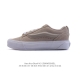 130 万斯 Vans Knu-Skool Vr3 Lx 面包鞋皮革拼接鞋面。坎普尔·茱利安系列低帮复古硫化休闲运动板鞋“肥胖版大Logo”要说整个2023年最