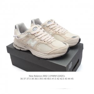 新百伦 New Balance 2002R 跑鞋 男女运动鞋厚底老爹鞋。沿袭了面世之初的经典科技，以 Encap 中底配以升级版 N-Ergy 缓震物料。鞋面则
