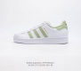 公司级头层皮 阿迪达斯 Adidas Superstar 三叶草经典贝壳头系列 新款休闲板鞋潮流女士运动鞋 鞋面柔软皮革材质 标志性的贝壳鞋头 锯齿三条纹 简约