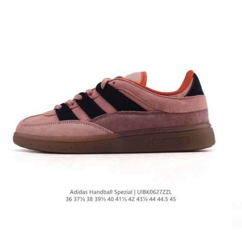 阿迪达斯 Adidas Handball Spezial 低帮三叶草学院风复古休闲板鞋 德训鞋 橡胶底皮革面经典运动鞋板鞋。圆头、缝合拼接设计、正面绑带、鞋舌部