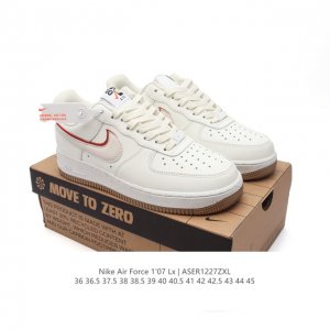 耐克nike Air Force 1 Low 空军一号 Af1 小白鞋 低帮百搭厚底增高休闲运动板鞋。柔软、弹性十足的缓震性能和出色的中底设计，横跨复古与现代的