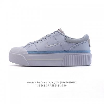 Nike 耐克 Court Legacy Lift 女士运动鞋 运动厚底小白鞋 复古休闲鞋，上部和合成的 Strati 重叠,增加纹理、深度和透气性。 刺绣细节