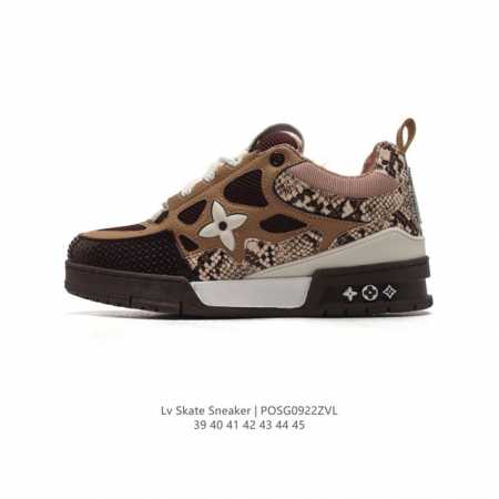 Lv Skate Sneaker 路易威登 男士运动板鞋于 秋冬秀场初次亮相，此次以粒面牛皮革焕新呈现。加垫鞋领和鞋舌援引滑板鞋设计，科技鞋带和橡胶外底完善整体 - 点击图像关闭