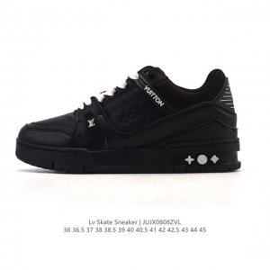 Lv Skate Sneaker 路易威登 2025年新款运动板鞋 蛇年限定 春夏秀场初次亮相，此次以粒面牛皮革焕新呈现。加垫鞋领和鞋舌援引滑板鞋设计，科技鞋带