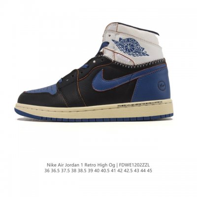 耐克 男女款运动板鞋 Nike Air Jordan 1 Retro High Og 乔丹一代Aj1 乔1 Aj1 篮球鞋复刻运动鞋。皮面高帮板鞋的设计灵感源自