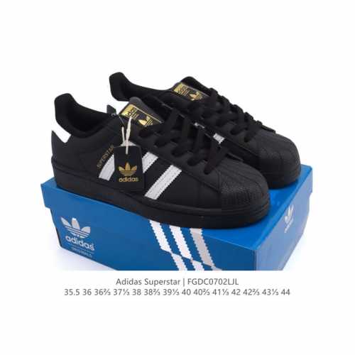 阿迪达斯 Adidas Superstar 2025年新款鞋子 蛇年新款经典贝壳头系列 新款休闲板鞋潮流女士运动鞋 。鞋面柔软皮革拼接材质 标志性的贝壳鞋头，简