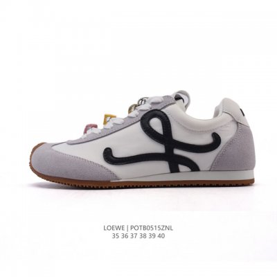 公司级 Loewe 罗意威 Ballet Runner 皮革织物拼接 简约圆头 系带 低帮 运动休闲鞋这双鞋是Loewe新发布的Ballet Runner ，被