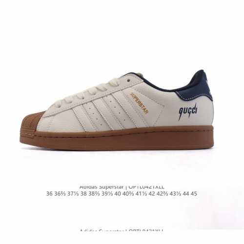 公司级 阿迪达斯 Adidas Superstar 2025年新款鞋子 蛇年新款 经典贝壳头系列 新款休闲板鞋潮流男女士运动鞋 鞋面织物拼接材质 标志性的贝壳鞋