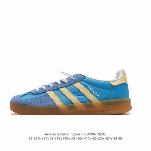 阿迪达斯 Adidas Originals Gazelle Indoor 复古三叶草防滑透明橡胶板鞋经典运动鞋。这款经典鞋,忠于原版设计,缀撞色三条纹和鞋跟饰片