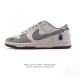 公司级 耐克 Nike Dunk Low Retro 运动鞋复古板鞋。作为 80 年代经典篮球鞋款，起初专为硬木球场打造，后来成为席卷街头的时尚标杆，现以经典细