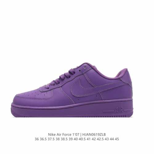 耐克 Nike Air Force 1 '07 Low 空军一号含气垫 低帮百搭厚底增高休闲运动板鞋。柔软、弹性十足的缓震性能和出色的中底设计，横跨复古与现代的