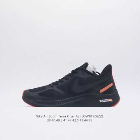 耐克 男鞋飞马 登月7代 Zoom Winflo 7X 登月系列训练跑步鞋 缓震增高休闲运动跑步鞋大爆款旅游出行必入跑鞋！ 科技含量顶呱呱 1. 非凡舒适 鞋舌 - 点击图像关闭