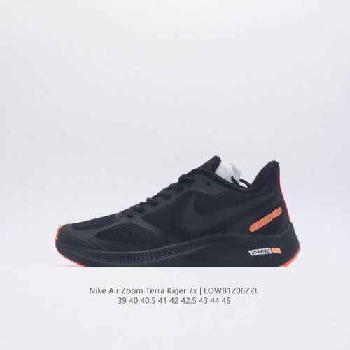 耐克 男鞋飞马 登月7代 Zoom Winflo 7X 登月系列训练跑步鞋 缓震增高休闲运动跑步鞋大爆款旅游出行必入跑鞋！ 科技含量顶呱呱 1. 非凡舒适 鞋舌