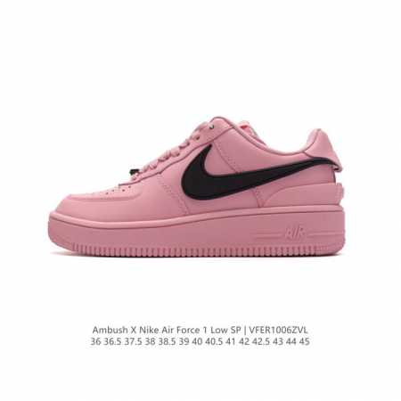 耐克 空军一号 Af1 低帮休闲板鞋 Ambush X Nk Air Force 7 Low Sp 空军一号联名标志性的swoosh延伸至鞋跟之外，鞋舌和鞋垫上 - 点击图像关闭