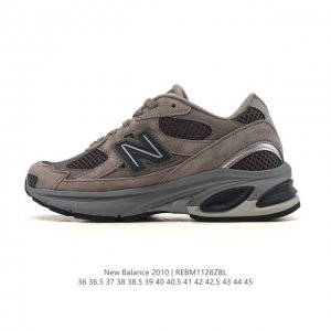 公司级 新百伦 New Balance2010英产做旧鞋款纯色绒运动鞋 厚底增高老爹鞋。此复刻经典鞋款，加入当下大热的户外元素，以曾经篮球鞋款型式样加以打造鞋款