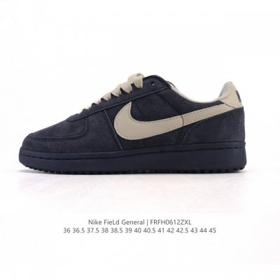 耐克烽火Nike Field General 82 Sp 低帮复古篮球鞋 这款专为烤架战士设计的运动鞋采用 1982 年经典的白 红 黑配色，采用皮革和弹道尼龙
