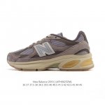 公司级 新百伦 New Balance2010英产做旧鞋款纯色绒运动鞋 厚底增高老爹鞋。此复刻经典鞋款，加入当下大热的户外元素，以曾经篮球鞋款型式样加以打造鞋款
