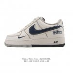 耐克 Nike Air Force 1 '07 Low 空军一号含气垫 低帮百搭厚底增高休闲运动板鞋。柔软、弹性十足的缓震性能和出色的中底设计，横跨复古与现代的