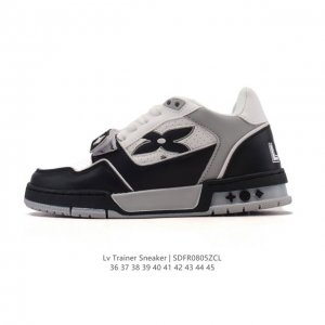 Lv Skate Sneaker 路易威登 2025年新款运动板鞋 蛇年限定 春夏秀场初次亮相，此次以粒面牛皮革焕新呈现。加垫鞋领和鞋舌援引滑板鞋设计，科技鞋带