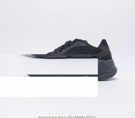 阿迪达斯 Adidas Yeezy Boost 椰子 700 限量3M休闲运动跑步鞋复古老爹鞋 鞋面由皮革和绒面革打造，部分网眼面料的使用提供了透气性结构和舒适 - 点击图像关闭
