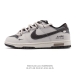 公司级 耐克 Nike Dunk Low Retro 运动鞋复古板鞋 解构绑带 双鞋带，作为 80 年代经典篮球鞋款，起初专为硬木球场打造，后来成为席卷街头的时
