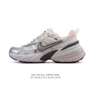 公司级 Nike 耐克 V2K Run 减震防滑 复古低帮运动跑步鞋 超火复古跑鞋，采用太空革组合呼吸网眼布鞋面材质，搭载正确4层组合底模，嵌入Tpu加固稳定模