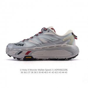 公司级 Hoka One One X Moncler 厚底增高老爹鞋，越野跑鞋中的奢侈品 产品以白色和银灰色为主色调，这个配色和以往 Hoka One One