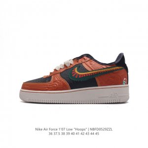 耐克 Nike Air Force 1 '07空军一号经典篮球鞋休闲运动鞋 穿上 Air Force 1 '07 运动鞋革新经典篮球鞋，助你踢踩跳跺、滑步旋转，