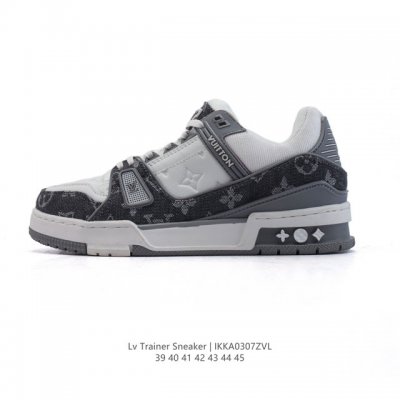180 【公司级】路易威登 Louis Vuitton Lv路易威登板鞋 时尚运动鞋潮厚底增高男鞋 浮雕Logo。舒适防滑底和百搭性霸屏整个时尚娱乐圈，细节调整