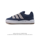 阿迪达斯 Adidas Adimatic 马蒂奇系列低帮复古鲨鱼面包鞋运动休闲滑板板鞋。整个鞋面由牛皮革制成，搭配品牌标志性大尺寸三条纹 Logo，超宽鞋带作为