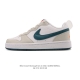 耐克 Nike Court Borough Low 2 Gs 小空军 低帮百搭透气休闲运动板鞋女鞋。经典耐用的设计，兼顾舒适脚感和出众风范，演绎匠心之作。结构性