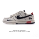 耐克 Nike Dunk Low Retro 运动鞋复古板鞋 解构绑带 双鞋带，作为 80 年代经典篮球鞋款，起初专为硬木球场打造，后来成为席卷街头的时尚标杆，